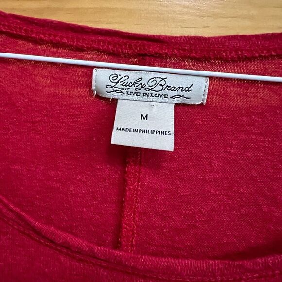 Beautiful Lucky Brand red top size medium - Picture 4 of 5
